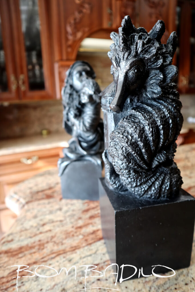 rękodzieło Bombadilo rodzinna pracownia rzeźbiarska _ eleganckie czarne rzeźby na zamówienie